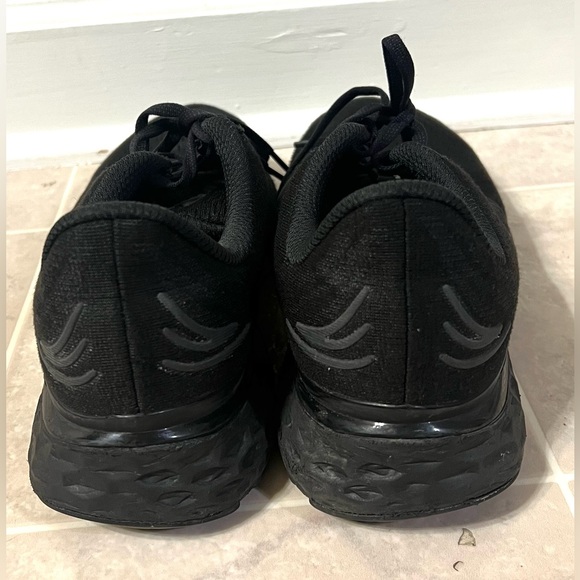 New Balance Running Shoe Fresh
Foam 880v11 Black Athletic
Trainers Mens - Picture 3 of 5